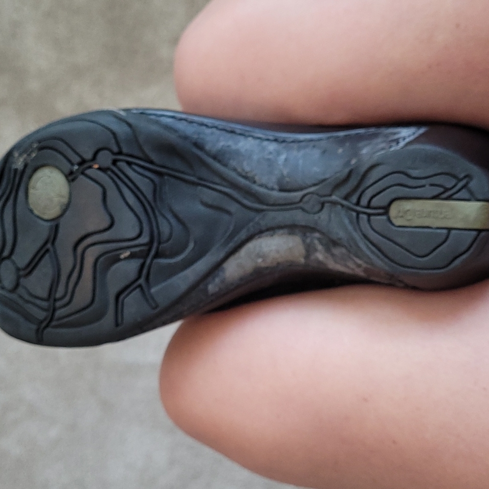 Shoes - Picture 4 of 5